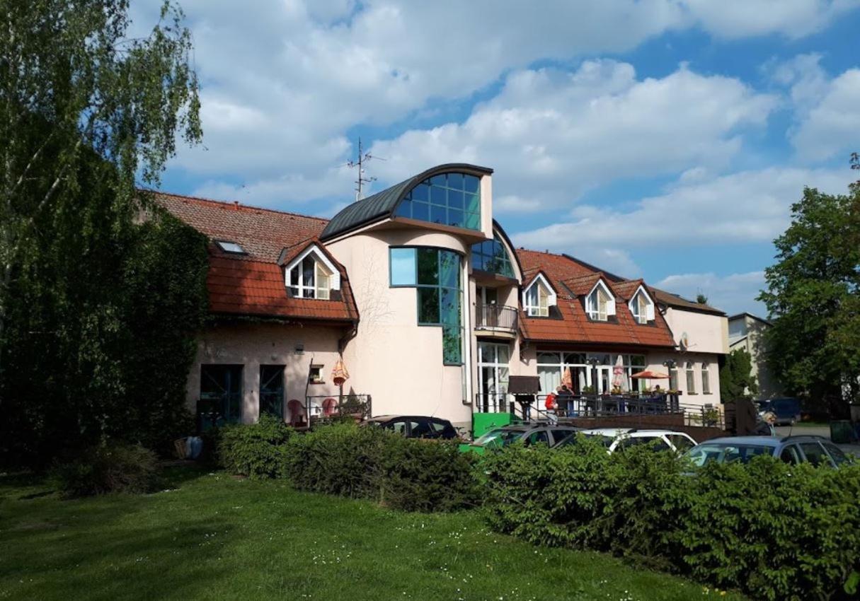 Hotel Colchi Uničov Exterior foto